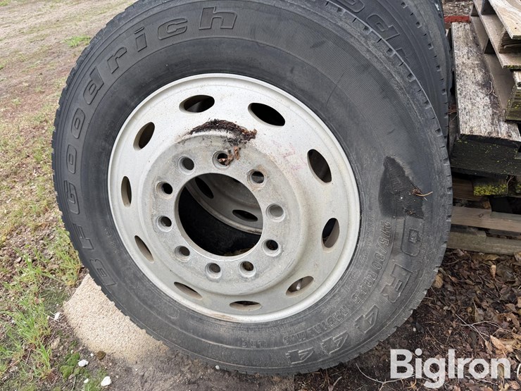 truck-tires-&-rims-image-12