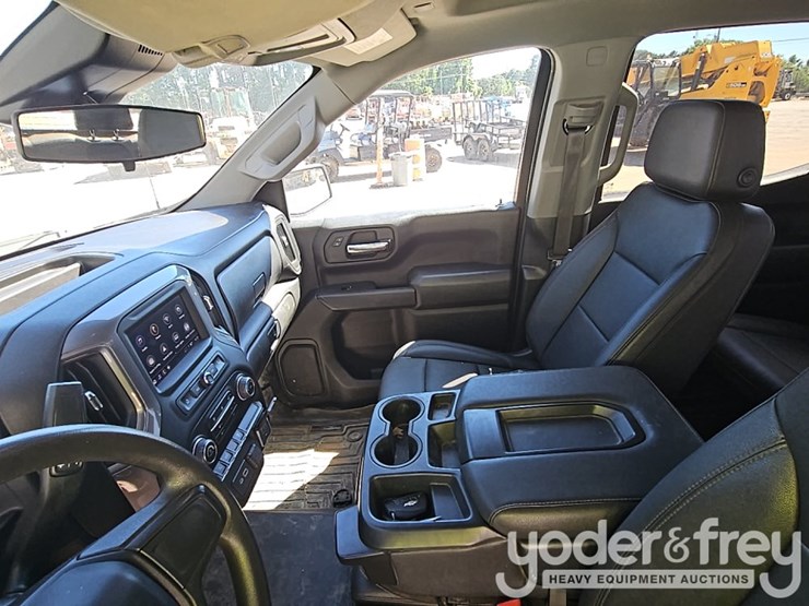 2022-chevrolet-1500-image-35