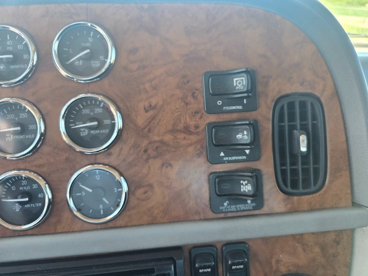 2007-peterbilt-379-image-62