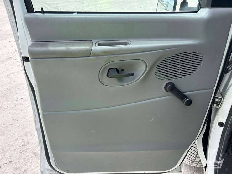 2011-ford-e450-image-14