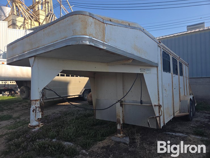 2025-assembled-t/a-livestock-trailer-image-1