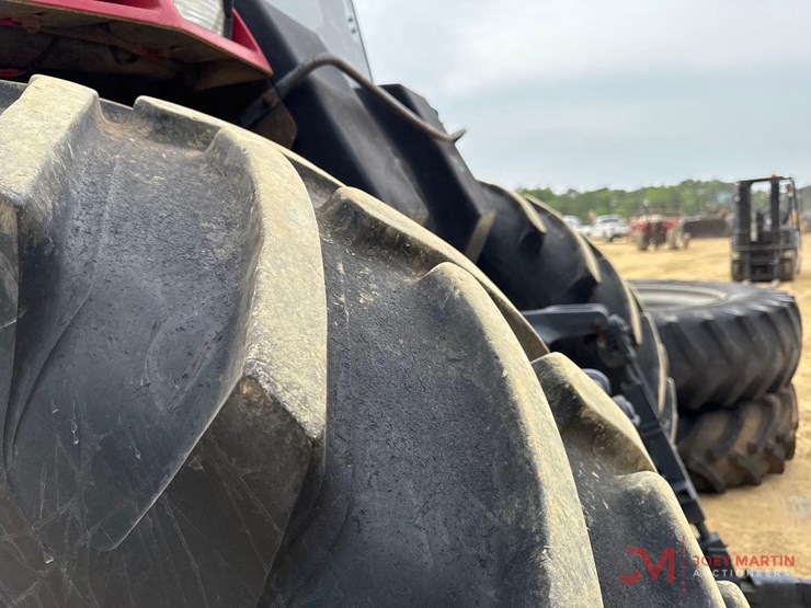 case-7140-ag-tractor-image-7