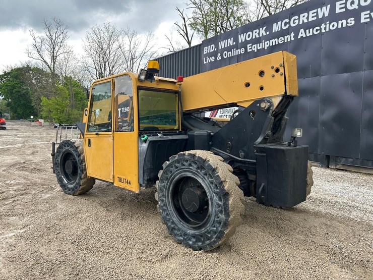 caterpillar-tl943-image-2