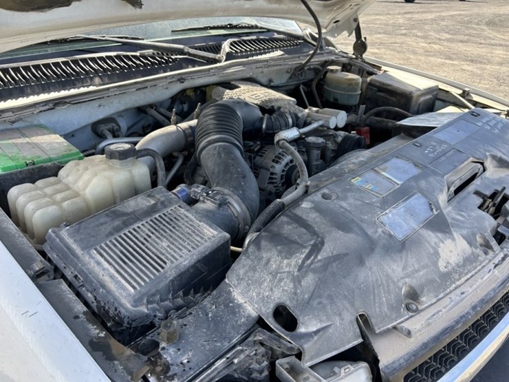 2002-chevrolet-silverado-3500-image-34