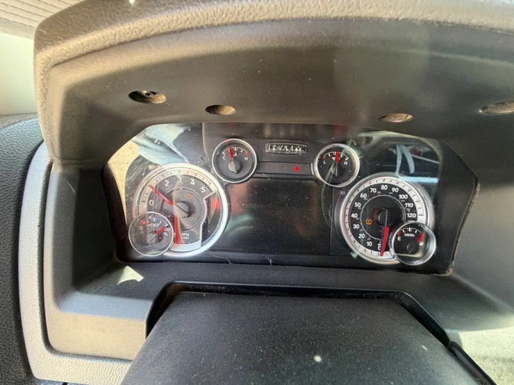 2014-dodge-2500-image-13