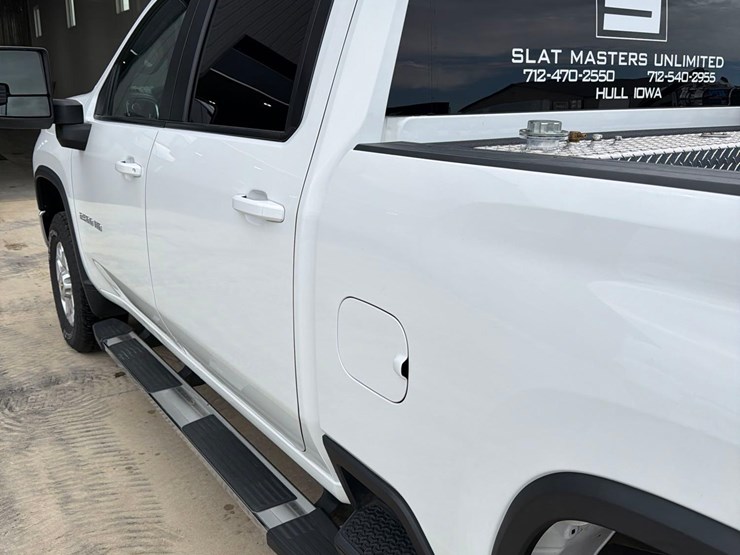 2021-chevrolet-2500hd-image-9