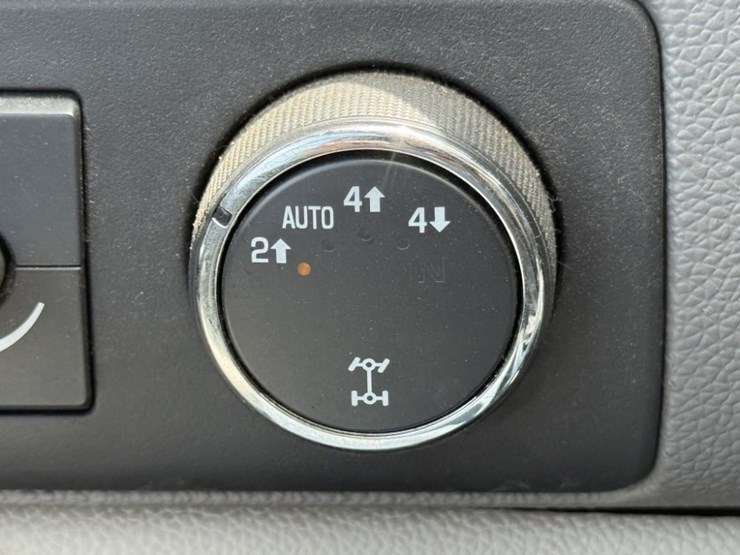2007-chevrolet-suburban-2500-image-29