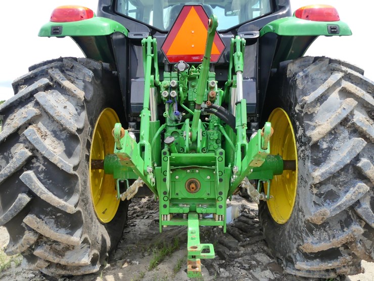 2023-john-deere-6110m-image-5