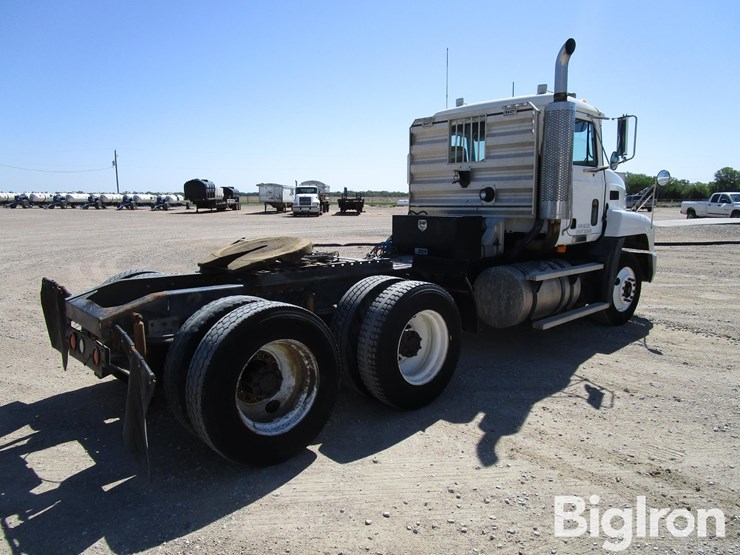 2003-mack-ch613-image-5