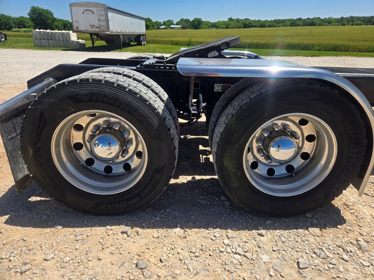 2023-kenworth-w900-image-89