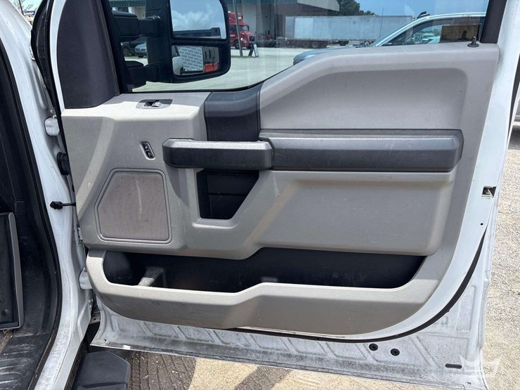 2018-ford-f550-image-28