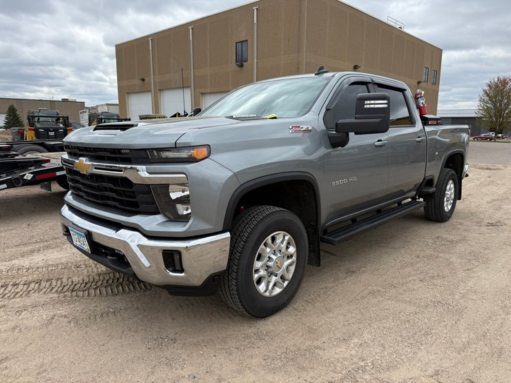 2024-chevrolet-3500-image-1