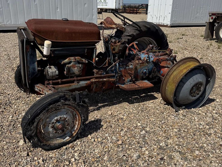 ford-850-image-1