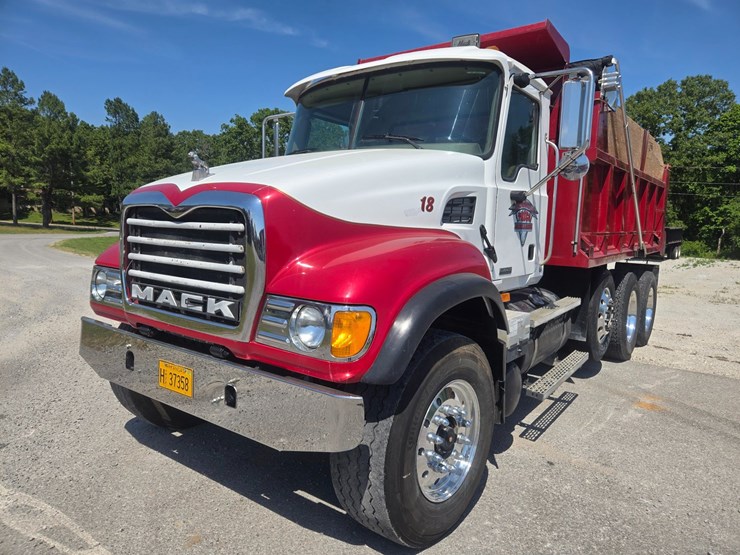 #24354-•-2002-mack-cv513-granite-dumptruck-image-1