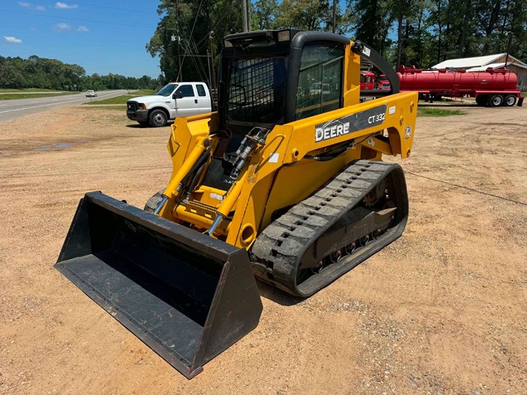 2009-deere-ct332-image-1