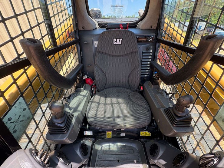 2021-caterpillar-279d3-image-8