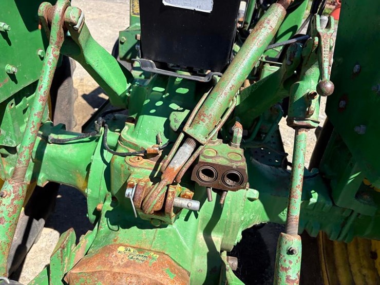 john-deere-2440-image-12