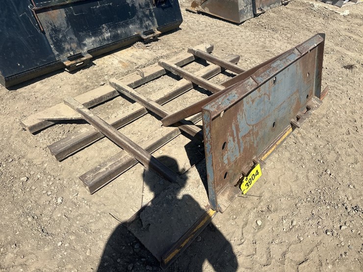 #3904-•-approx-70"-skid-steer-ground-leveling-attachment-image-1