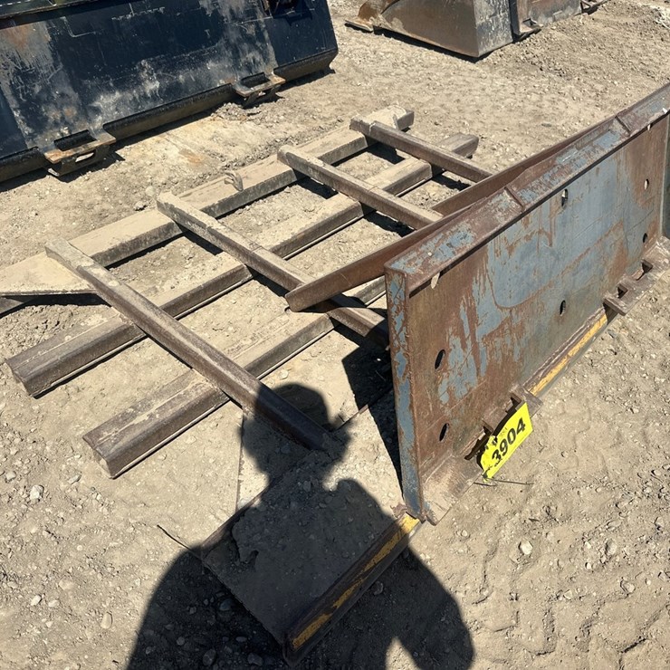 #3904 • Approx 70" Skid Steer Ground Leveling Attachment