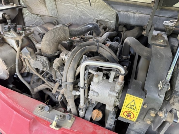 2017-takeuchi-tb260-image-26