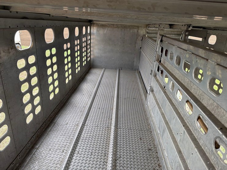 2008-wilson-livestock-trailer-image-59