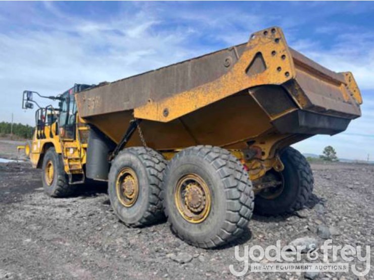 2021-caterpillar-730-image-2