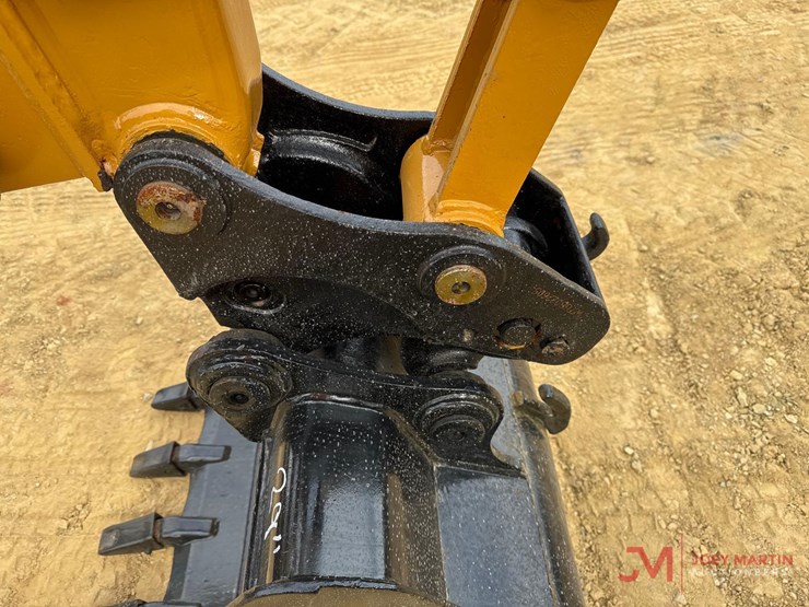 2021-caterpillar-305.5-image-11