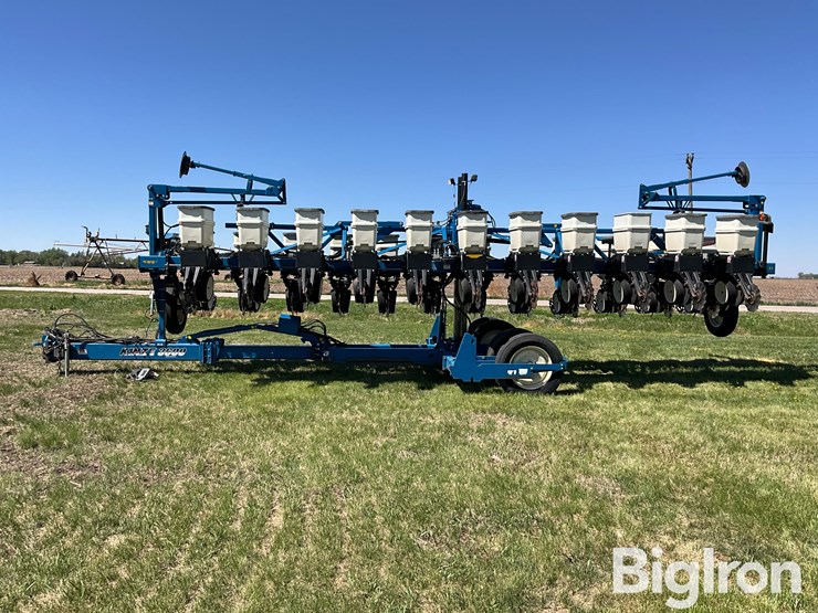 2011-kinze-3600-image-8