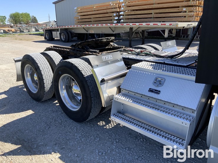 2015-kenworth-t660-image-17