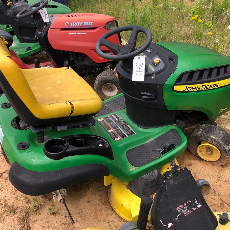 JOHN DEERE D140
