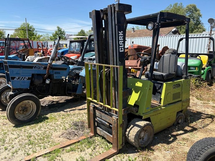 clark-gcs17-forklift-image-1