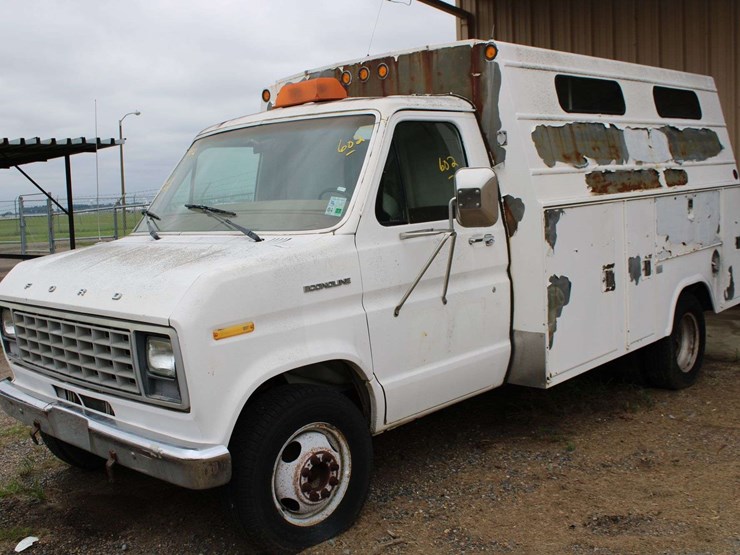 1982-ford-ecoline-work-truck-e-350-1fdje37g6cha21219-mileage:-39415-image-1
