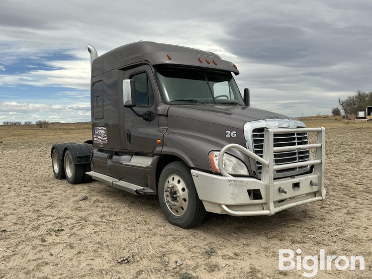 2016-freightliner-cascadia-125-image-3