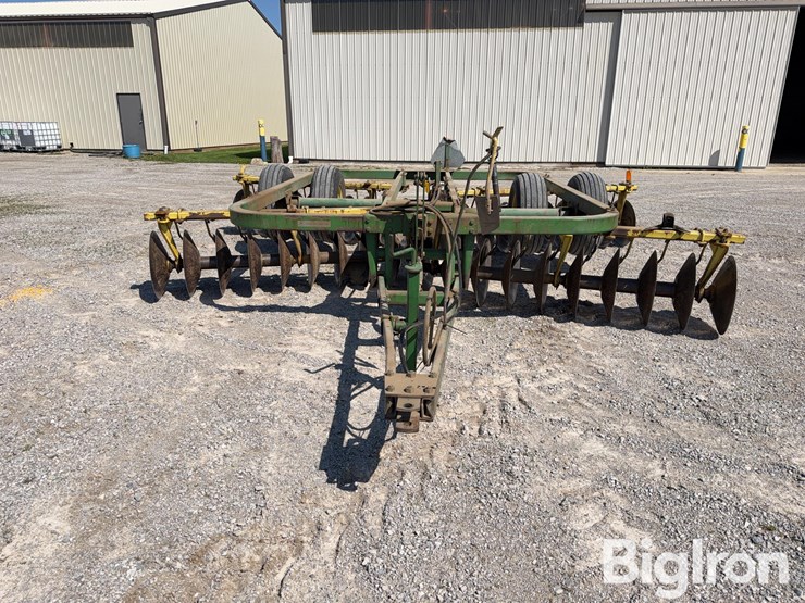 john-deere-210-image-2