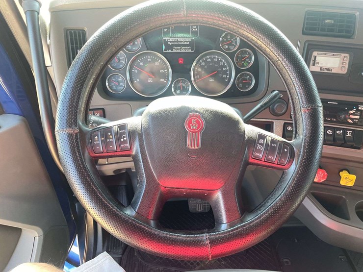 2018-kenworth-t680-image-12