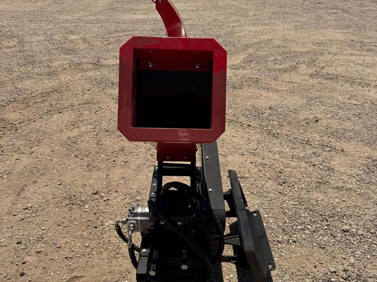 mini-skid-steer-wood-chipper-(new/unused)-image-4