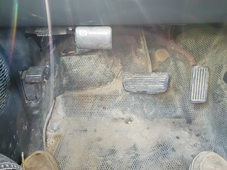 #24570-•-2001-chevrolet-silverado-pickup-truck-image-61