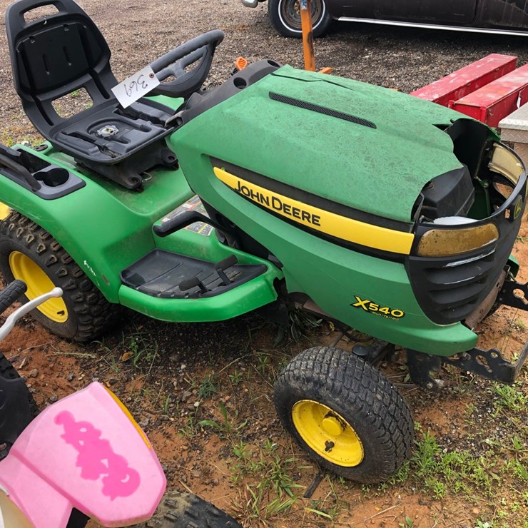 JOHN DEERE X540
