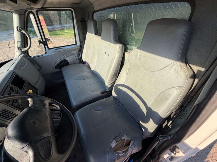 2006-international-durastar-4300-image-13