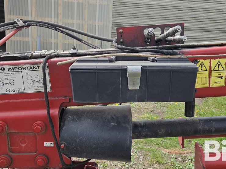 2016-new-holland-313-image-11