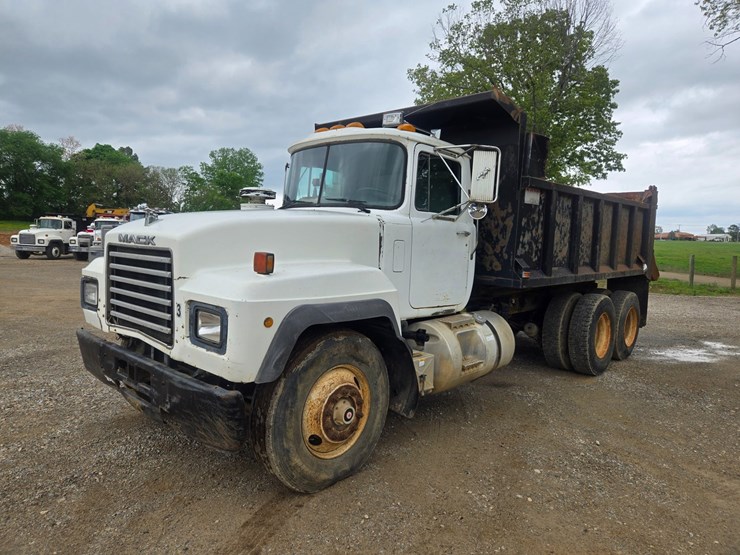 1996-mack-rd690s-image-2