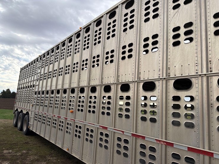 2008-wilson-livestock-trailer-image-14
