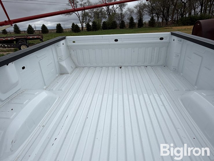 2022-chevrolet-6.5'-pickup-box-&-bumpers-image-10