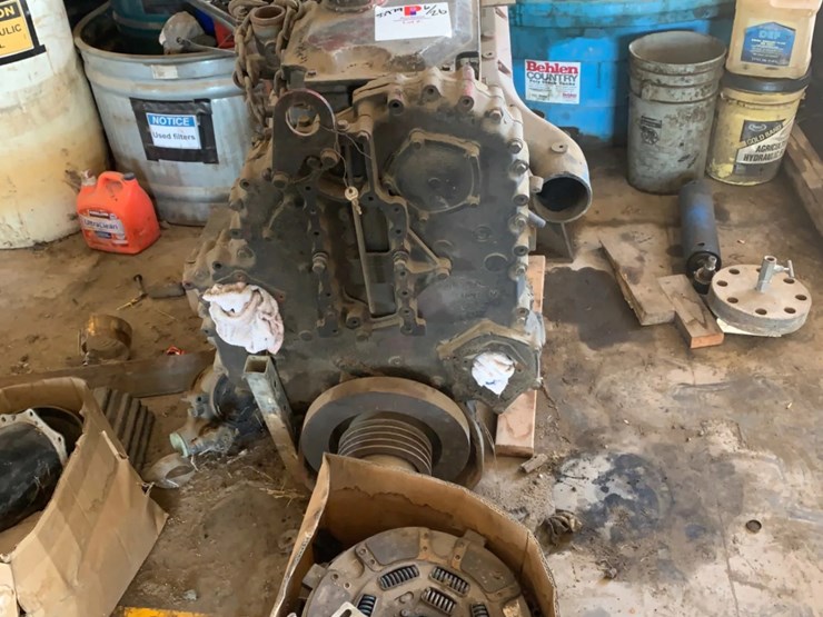 (incomplete)-detroit-series-60-motor-w/-alternator,-and-clutch-image-1