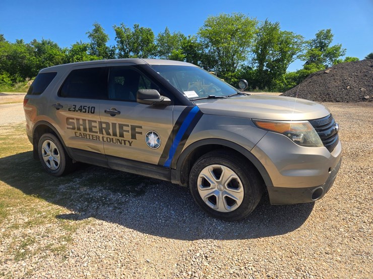 2015-ford-explorer-image-16