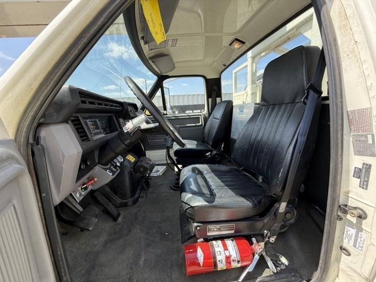 1995-ford-f800-image-30