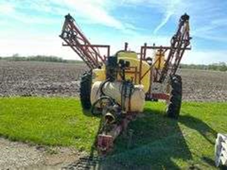 hardi-1000navigator-pull-type-sprayer,-1000-gal.-image-1