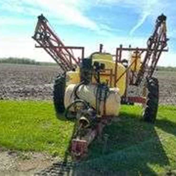 Hardi 1000Navigator pull type sprayer, 1000 gal.