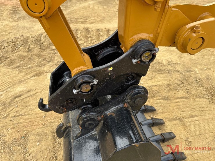 2021-caterpillar-305.5-image-13