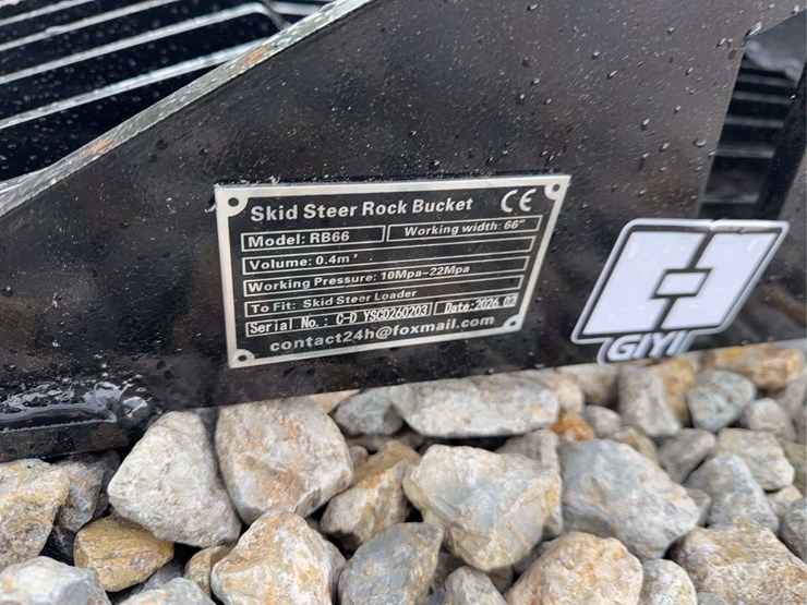 2026-giyi-66"-skid-steer-rock-bucket-image-5